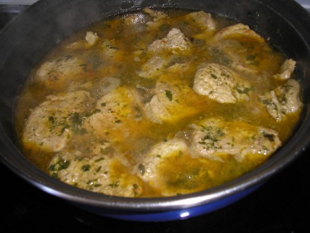 Szűzpecsenye fűszeres szószban.